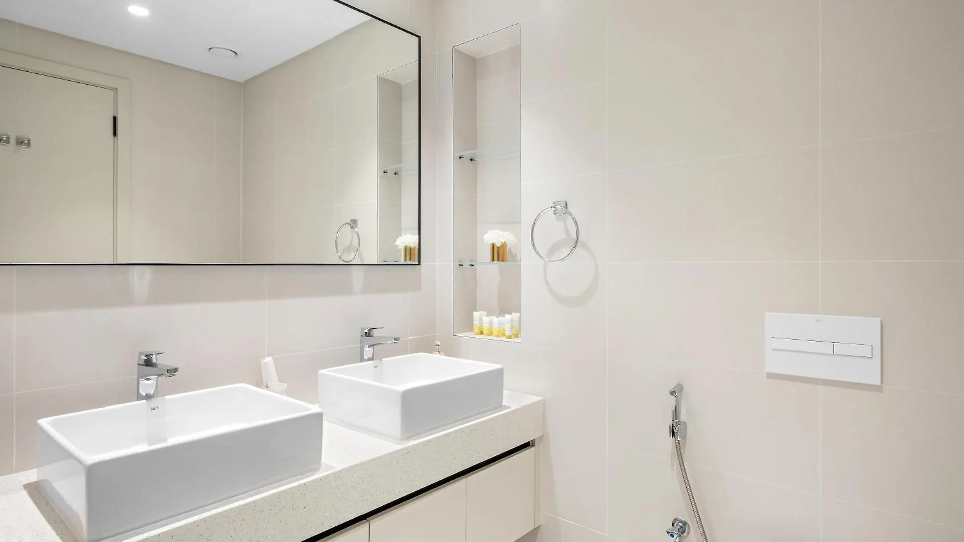 Silkhaus Seaside 2Bdr In Marina Vista Beachfront Dubai Apartment